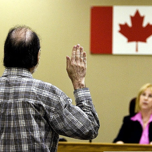 邮寄造假文件被截 华裔申加国难民被拒